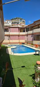 The swimming pool at or close to APTO TANEZ TORREMOLINOS, a