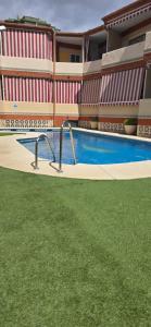 The swimming pool at or close to APTO TANEZ TORREMOLINOS, a