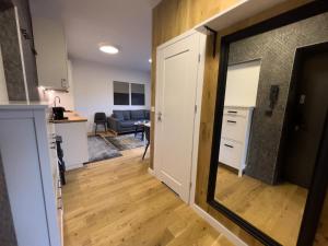 Kuchnia lub aneks kuchenny w obiekcie URBAN APARTMENTS Premium No 3, FREE PRIVATE PARKING, Self CHECK-IN