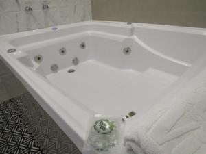 a white bath tub with a cigarette in it at Pousada Meraki in Serra do Cipo +49 photos