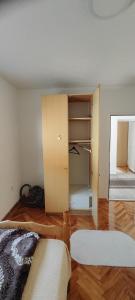 a room with a closet and a bed in it at Home Nikolić in Novi Pazar
