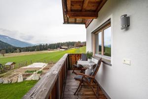 Galeriebild der Unterkunft Stoffnerhof Apt Sonnenblume in Welsberg-Taisten + 36 Fotos