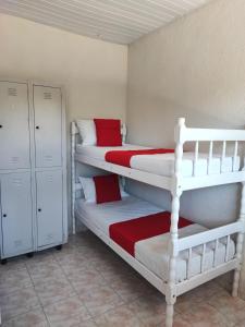 Litera o literas de una habitación en Hostel Sossego