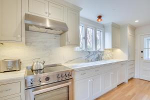 Photo de la galerie de l'établissement Charming Greenwich Escape Near Wooded Trails!, à Cos Cob