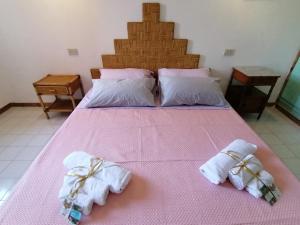 Un pat sau paturi într-o cameră la Vacanze degli Sposi