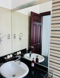 Ванная комната в Thien Sang Hotel and Billiards club 255