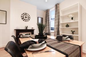 a dining room with a table and chairs at West Ealing Hububb Stay in Hanwell