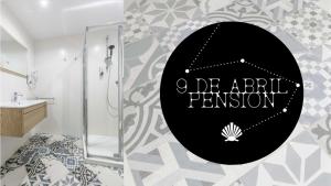 Łazienka w obiekcie Pensión 9 de Abril