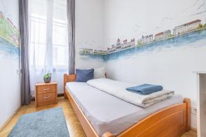 Postel nebo postele na pokoji v ubytování Gellerico Rooms at Deák Square