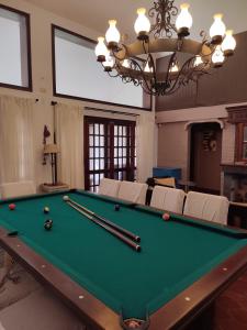 a pool table in a living room with at Chalet Del Lago in Termas de Río Hondo