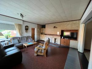 TV a/nebo společenská místnost v ubytování Vakantiehuis Santorini
