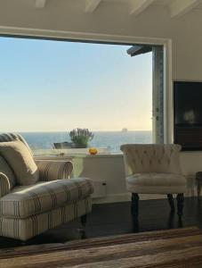 Denmark's Most Charming Beach Cottage的休息区