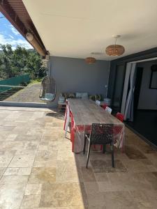 Balkón nebo terasa v ubytování Superbe villa saint leu piscine et spa vue Océan