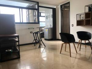 Η κουζίνα ή μικρή κουζίνα στο 2004 El Poblado cute and cozy apartment