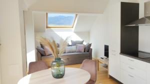 Χώρος καθιστικού στο Suite Castel MeranO - panorama terrace and pool