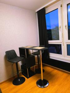 a room with a table and two chairs and a window at B&R Apartments Türkisches Konsulat in Nuremberg