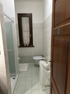 a bathroom with a toilet and a sink at Casa Rosa in Elice