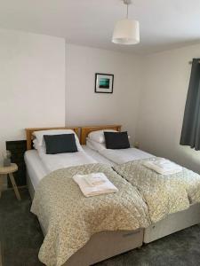 two beds sitting next to each other in a bedroom at Mountain views in the heart of Brecon Town in Brecon