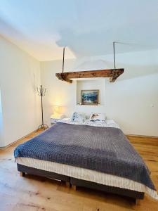 a bedroom with a large bed in a room at Hotel Des Alpes in Inden