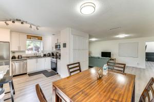 Imagen de la galería de Game Room, Private Pool South Daytona Home!, en South Daytona