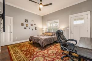 a bedroom with a bed and a ceiling fan at Highlands Home With Garage in Louisville