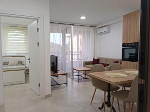 TV a/nebo společenská místnost v ubytování Apartman Spasić 2