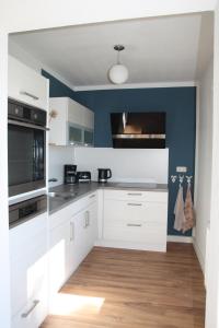 Kuchyň nebo kuchyňský kout v ubytování Ferienwohnung "Haus am Weifberg" Hinterhermsdorf + 10 fotografií