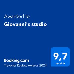 a blue screen with the words awarded to giovanninis studio at Giovanni's studio in Parigoría