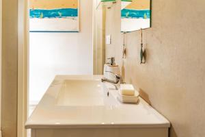 a bathroom with a white sink and a mirror at La Vela dei Sogni in Misano Adriatico +12 photos
