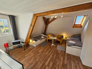 Φωτογραφία από το άλμπουμ του Gästezimmer Ihr Quartier Obergeschoss Zimmer 5 σε Gontenschwil