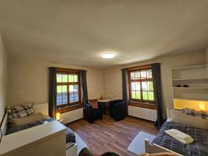Φωτογραφία από το άλμπουμ του Gästezimmer Ihr Quartier Obergeschoss Zimmer 5 σε Gontenschwil