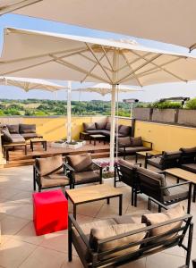 Posezení v ubytování Romoli Hotel