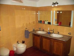 Vonios kambarys apgyvendinimo įstaigoje 4 Bedroom House@Kottayam TownA/C 812983!5682
