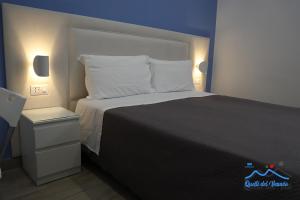 A bed or beds in a room at Quelli del vesuvio