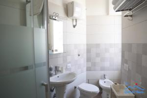 A bathroom at Quelli del vesuvio