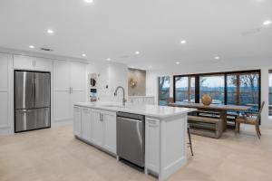 Photo de la galerie de l'établissement Guadalupe Bluff Modern House, à Kerrville