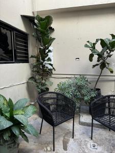 a patio with two chairs and some plants at Depa de diseño Zamora, Mich. in Zamora de Hidalgo