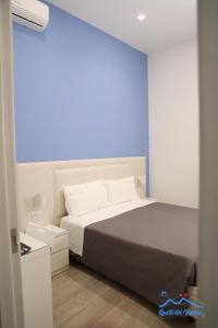 A bed or beds in a room at Quelli del vesuvio