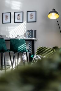 a dining room with a table and green chairs at Coppergate Mews Grimsby No.5 - 1 bed, 1 bath, 1st floor apartment in Grimsby