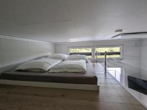 a bedroom with a large bed in a room at Hausboot Lena in Papenburg