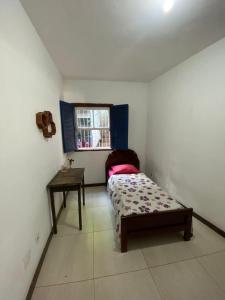 a small bedroom with a bed and a table at República Xamego in Ouro Preto