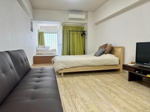 a bedroom with a bed and a flat screen tv at Rainbow takakura - Vacation STAY 16466 in Nagoya