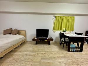 A television and/or entertainment centre at Rainbow takakura - Vacation STAY 16466