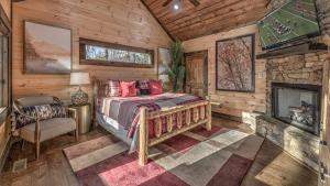 Ένα ή περισσότερα κρεβάτια σε δωμάτιο στο Luxe Mountain Retreat
