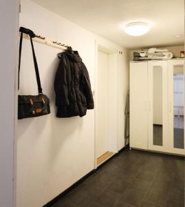a hallway with a coat hanging on a wall at Ferienwohnung zum Alten Fachwerk in Melsungen