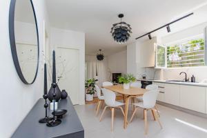 a kitchen and dining room with a table and chairs at A Riduli in Split