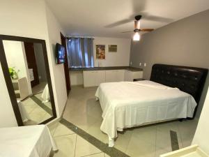 Postel nebo postele na pokoji v ubytování VA Apart Hotel Savassi