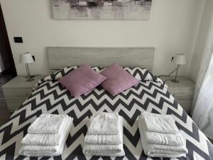 เตียงในห้องที่ Ginevra Home