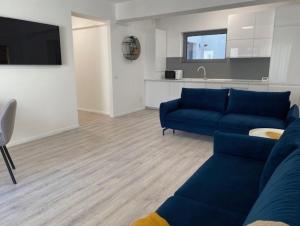 Area soggiorno di Elysium Old Square, Free street parking within the limits of available spaces and paid parking one minute away, Smart TV