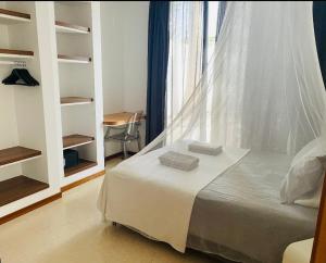 A bed or beds in a room at Casa Paloma with heated pool in El Roque